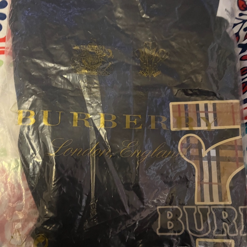 Burberry tee 3xl fits like European xl